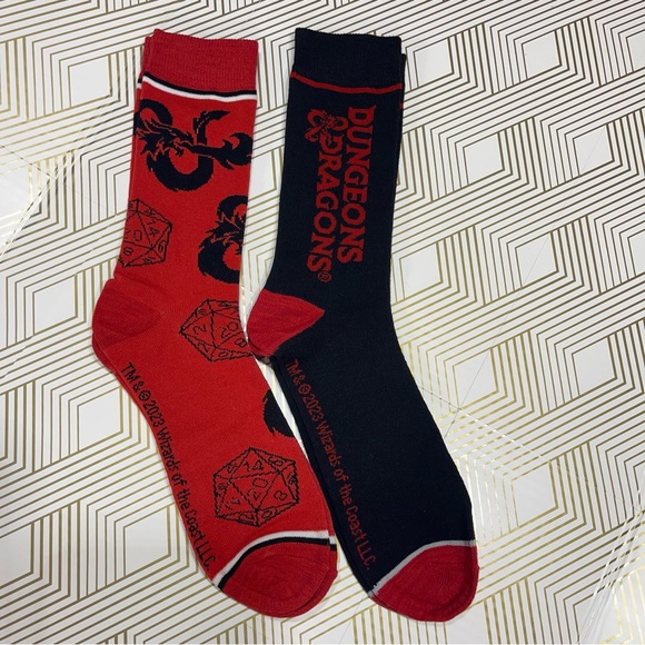NWOT 2 Pairs Dungeons & Dragons Crew Socks 8-12 J7‎ - Picture 1 of 2